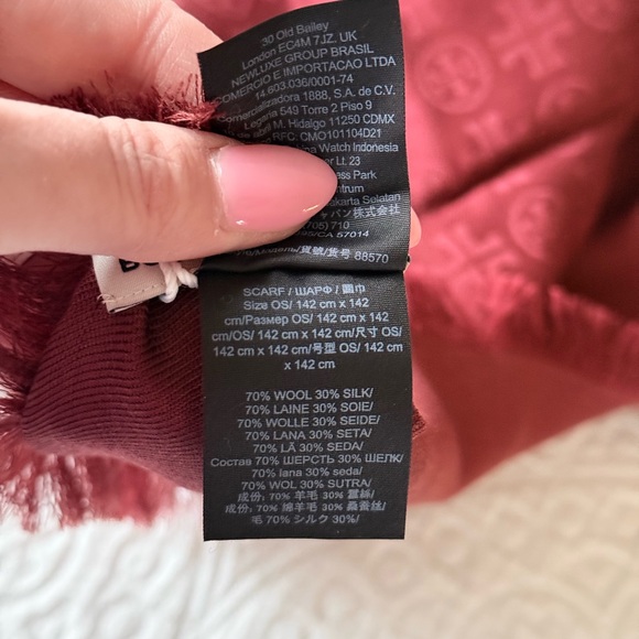 Tory Burch Monogram Jacquard Traveler Scarf Color Claret NWT - Picture 7 of 9